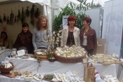 Implementing knowledge, supporting communities, building networks