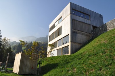 Sustainable building and renovation in practice