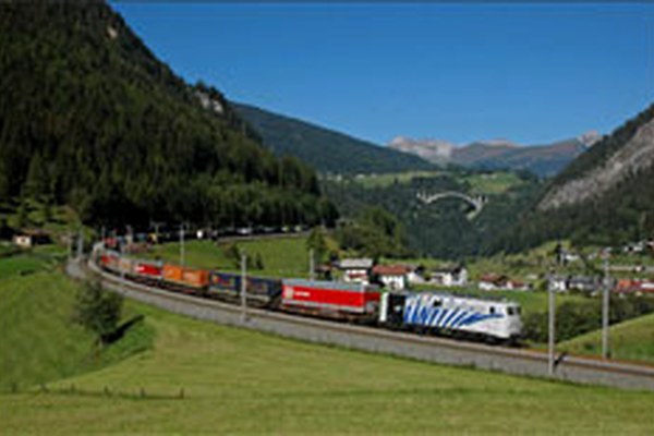 Renforcement du transport ferroviaire de marchandises à travers les Alpes