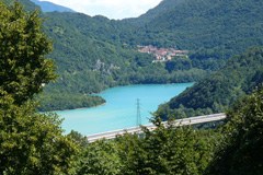 Pétition et marche pour la protection du lac de Cavazzo/I