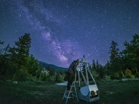Continuez d’observer le ciel étoilé