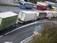 Trafic de transit alpin : de nombreux problèmes, deux perspectives