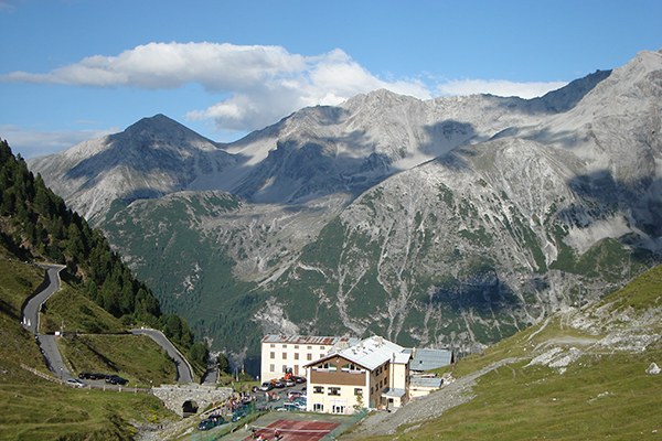 Bandiere verdi e nere per le Alpi