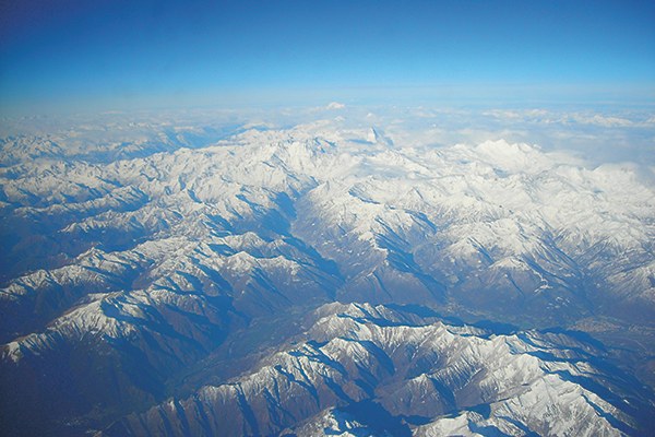 Un grande palco con tanti attori