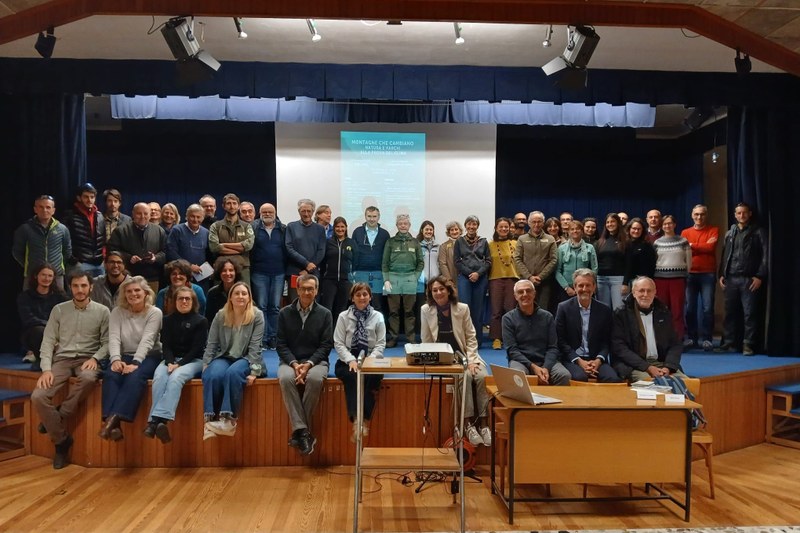 Die Teilnehmenden der Konferenz «Veränderte Berge. Natur und Schutzgebiete im Klimawandel» am 6. November in Domodossola/I. © Daniele Piazza