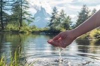 H2O: kostbar, kraftvoll, knapp