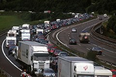 Piemont - Ligurien: Ausbau der Autobahnen versus Verschlechterung des öffentlichen Verkehrs