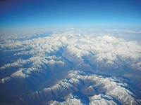 Grosse Bühne mit vielen Akteuren