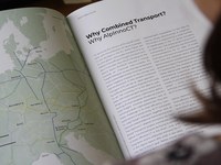 Gut kombiniert: Von der Strasse auf die Schiene