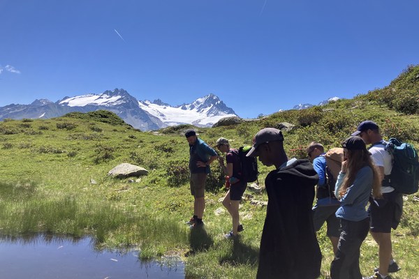 Internationales Camp in den französischen Alpen
