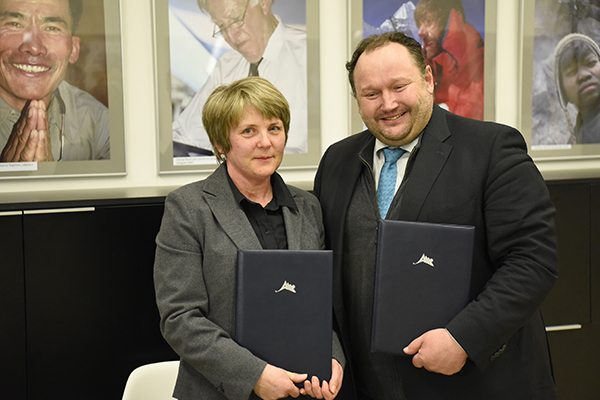 Neuer Infopoint für die Alpenkonvention