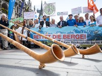 Trotz Protestaktion - Schwellenwerte für Umweltverträglichkeitsprüfung werden angehoben.