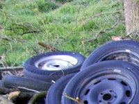 Gore nezakonito odloženih odpadkov v italijanskih zahodnih Alpah