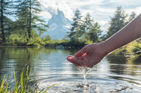 H2O: dragocena, mogočna, redka