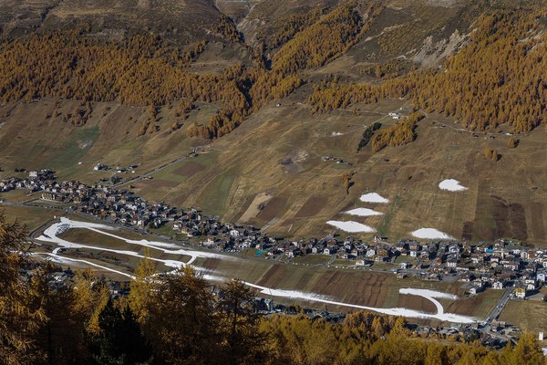 Nevediversa: kritičen pogled na smučarski turizem