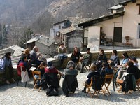 Vrnitev v gore ali brezizhodni propad?