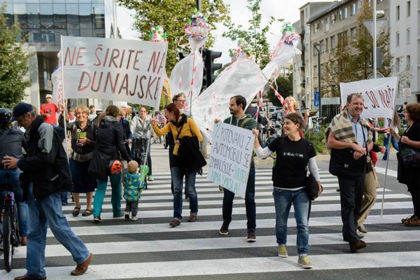 Odprto pismo: Koalicija za trajnostno prometno politiko odločno nasprotuje širitvi Dunajske ceste!