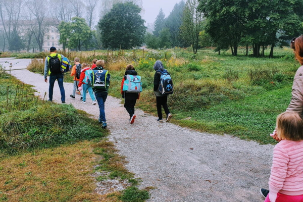 Sporočilo za javnost – Otroci želijo hoditi v šolo aktivno! Odrasli jim to lahko omogočimo!
